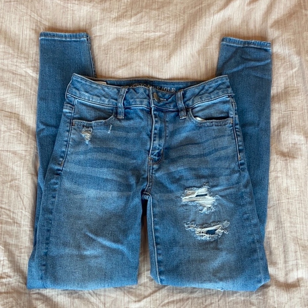 American Eagle Ripped Jeans High Rise
